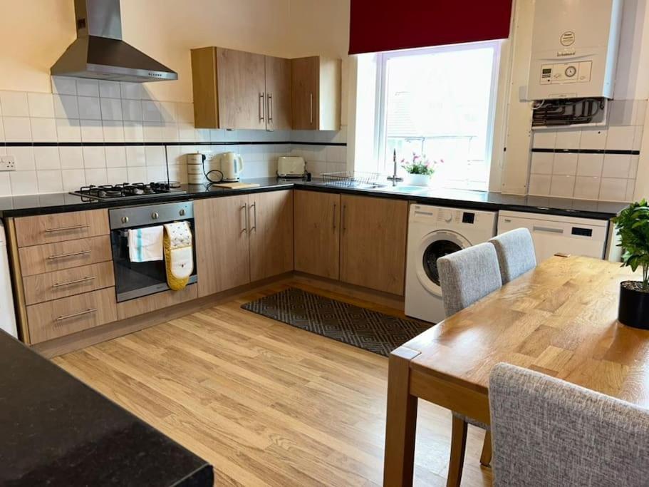 Homely 3 Bed House Halifax Exley